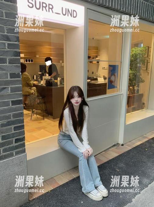 丽柜 - 走进安娜的世界：高清写真展现她与棉袜之间的那些欢乐瞬间！.txt