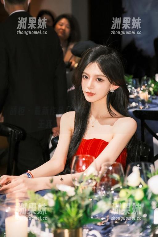 丽柜 - 最新作品集分享：小璐璐女王，女王其实也有小烦恼！.txt