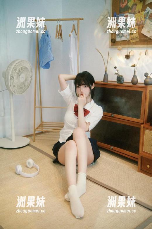 丽柜 - 艳丽海边风情：苏黎的写真套图为你的沙滩时光增添色彩.txt
