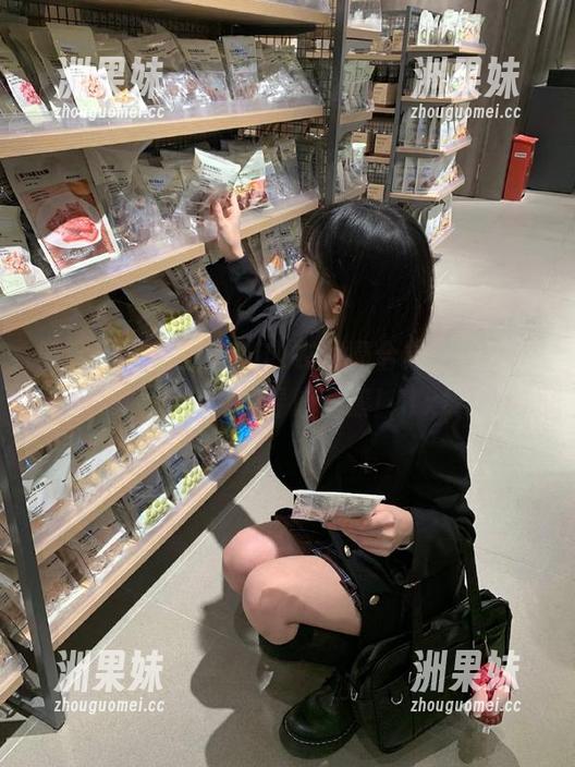 微密圈 - 于芷晴的内衣写真合集，粉白色调让你瞬间春心荡漾！.txt