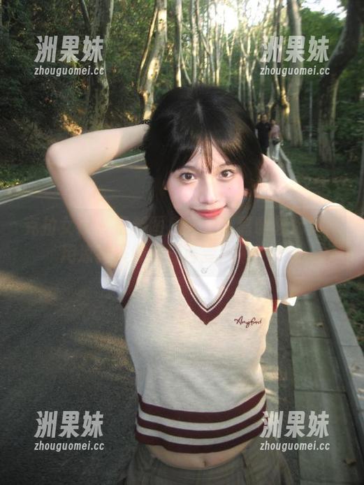克拉女神 - 最新图库上线：嘉萌教你如何用凉拖演绎夏日百变风情！.txt