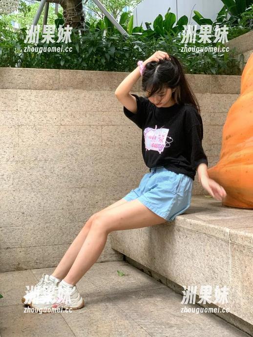 克拉女神 - 探索宋黛清纯写真，图库为你呈现最动人的瞬间！.txt