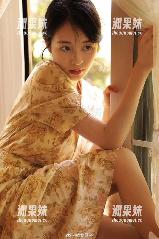 克拉女神 - 芝月少女全套写真作品：从镜头中感受女性的力量与美丽.txt