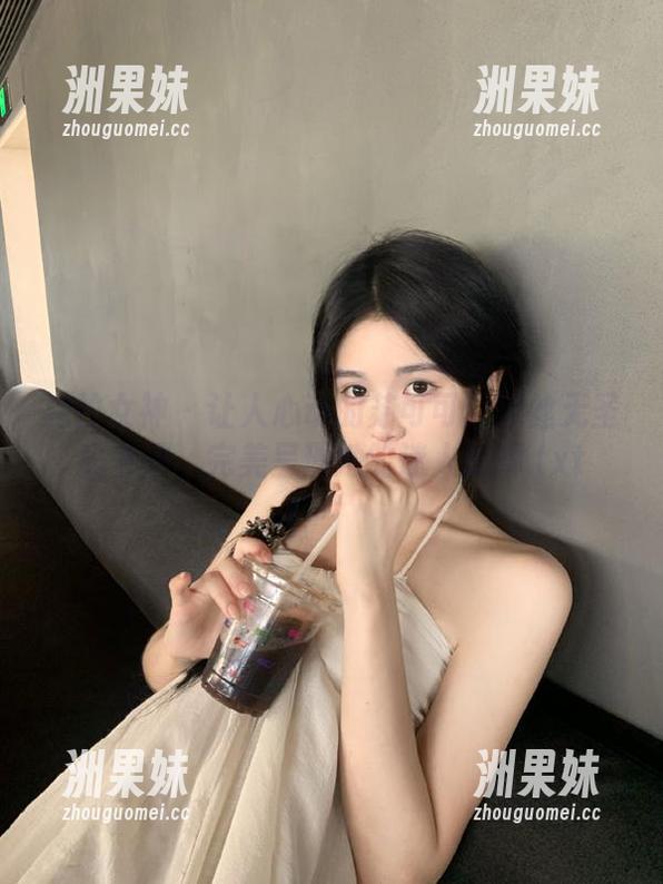 克拉女神 - 让人心动的苏可可：黑丝无圣光美图，完美呈现她的迷人轮廓.txt