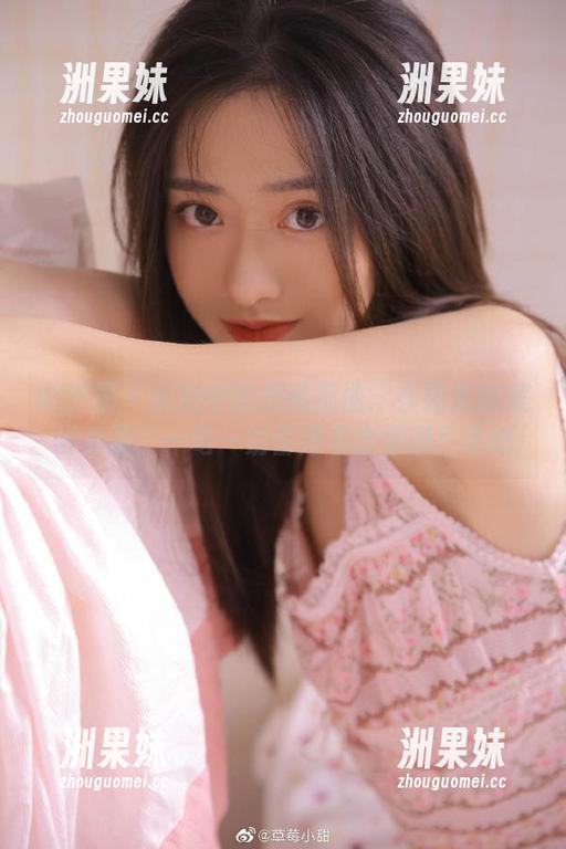 微密圈 - 私拍中的美丽插曲：古阿扎的美脚套图，一笔一划都透着幽默感！.txt