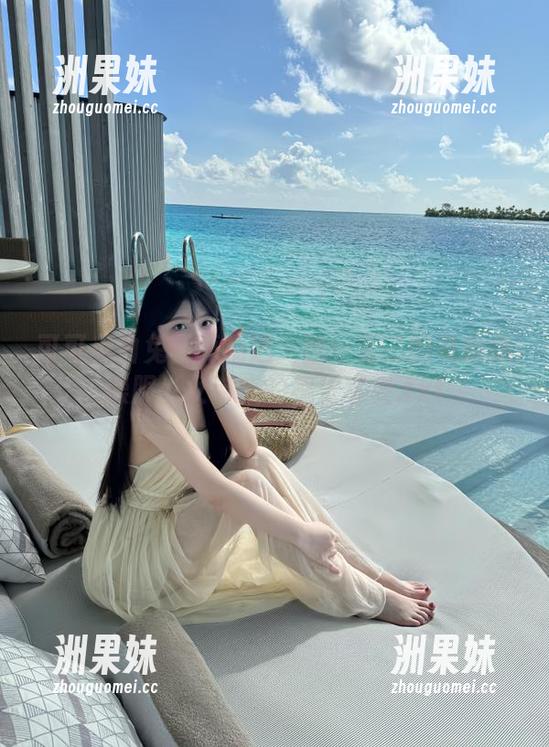 可可小白兔写真精选：独一无二的礼物体操服少女带来的视觉享受.txt