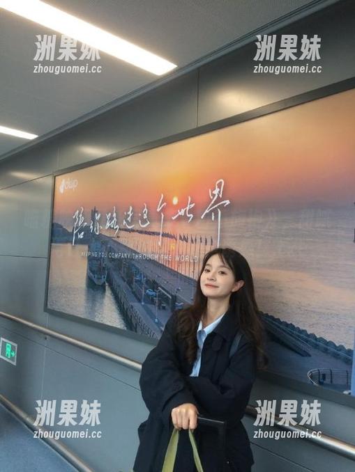 喵糖映画最新写真集《粉系旗袍》，甜腻得让人心跳加速的视觉诱惑！.txt