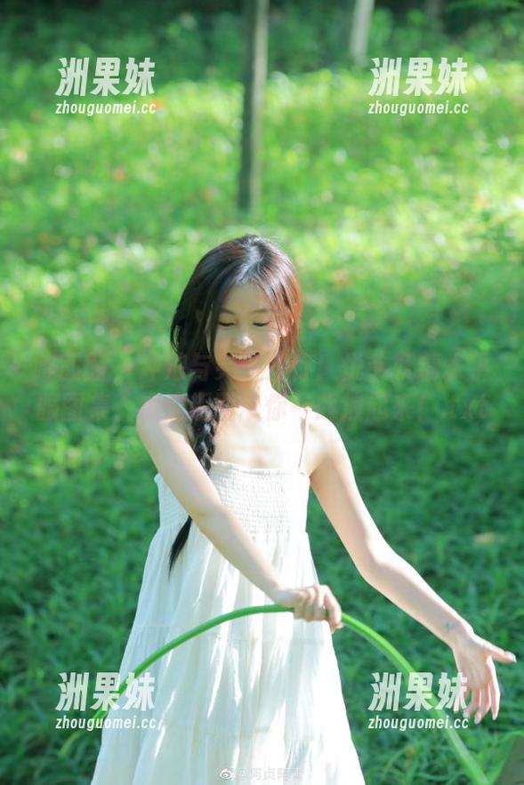 嗲囡囡 - 冲浪与笑声并存！悦爷妖精水手服图集，精选趣图带你一起浪起来！.txt