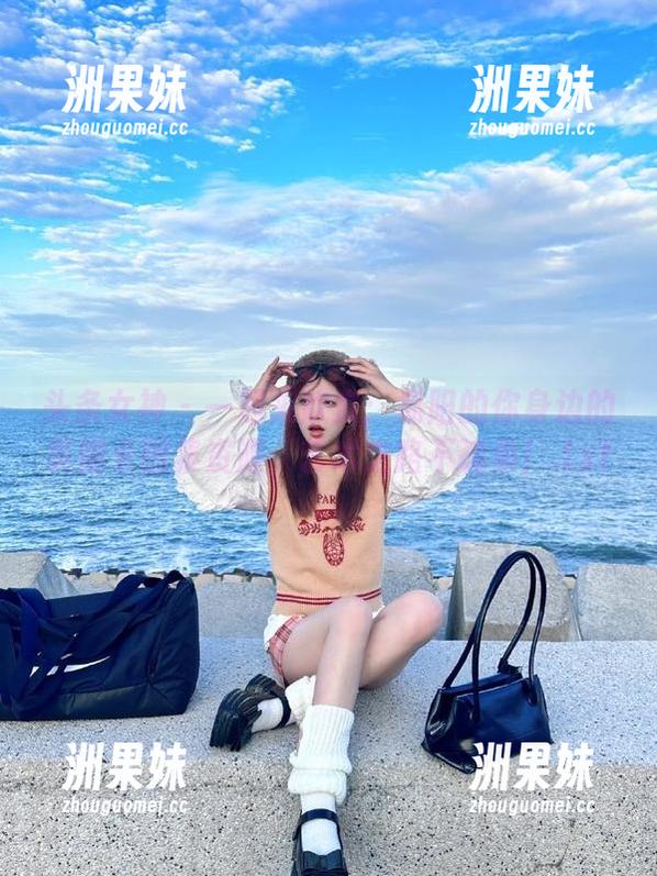 头条女神 - 一起来欣赏：易阳的你身边的莫妮卡图集资源，艺术之路不孤单！.txt