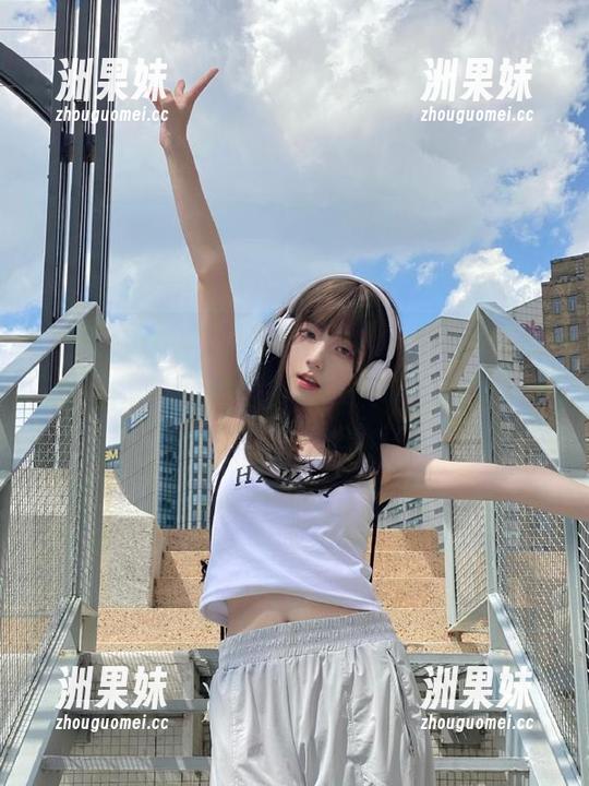 头条女神 - 风情万种的和服，梁芮溪以精美图片展现出独特魅力，精选作品让你感受传统之美.txt