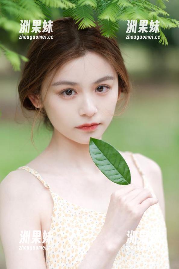 微密圈 - 奔跑的晶骡子镂空风格写真合集：展现柔美与力量的完美结合.txt
