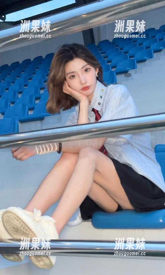 独特视角下的宋哈娜：高清户外写真记录生活的美好.txt