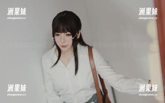小容仔咕咕咕w打造的少女写真图片，观看每一帧都能让你心潮澎湃，无法自拔。.txt