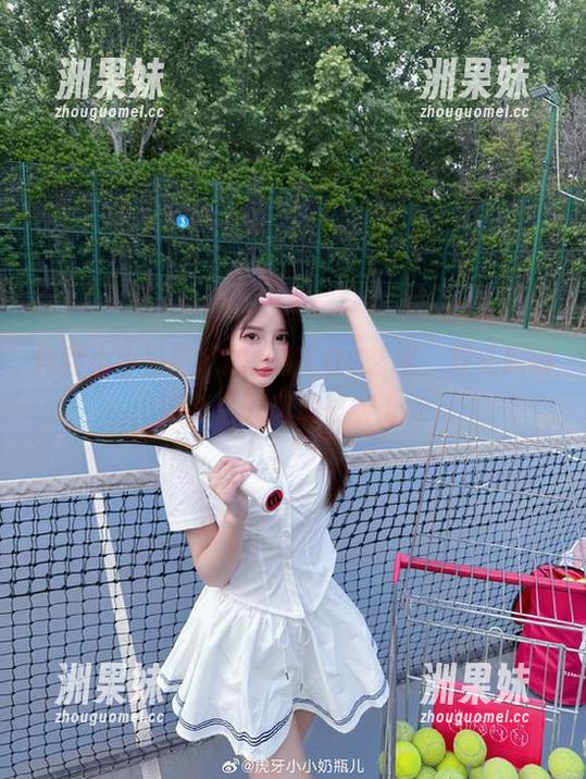 体验小小奶瓶儿的最新COS艺术，双马尾制服师生剧情加长版.txt