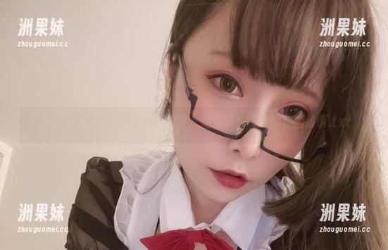 私拍图片中的小泉学姐吖教室，她用镜头讲述的校园故事.txt