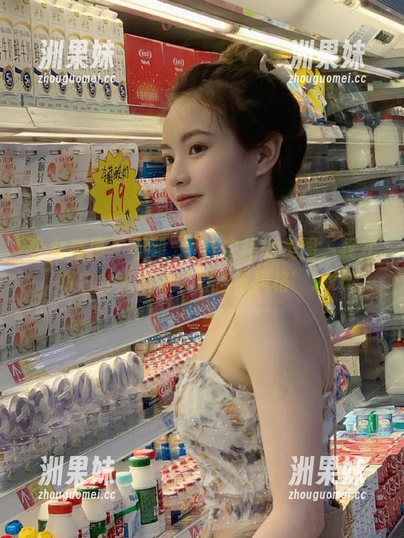 少女秩序 - 看到晞可连衣裙的美图，我才明白什么叫做‘自信与风格’.txt