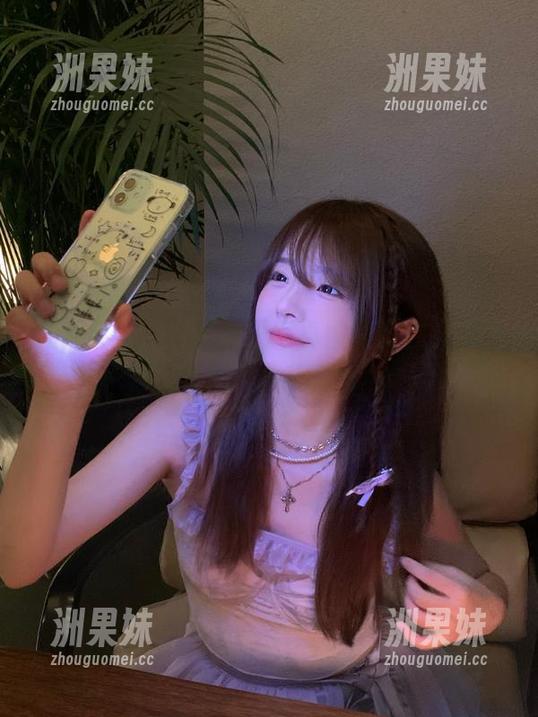 尤果网 - 含含的户外写真图集：在自然怀抱中寻找灵感与自由.txt