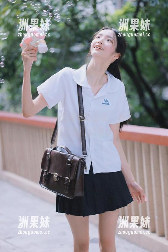 尤果网 - 高清旗袍写真分享，果果为你演绎经典与优雅的结合.txt