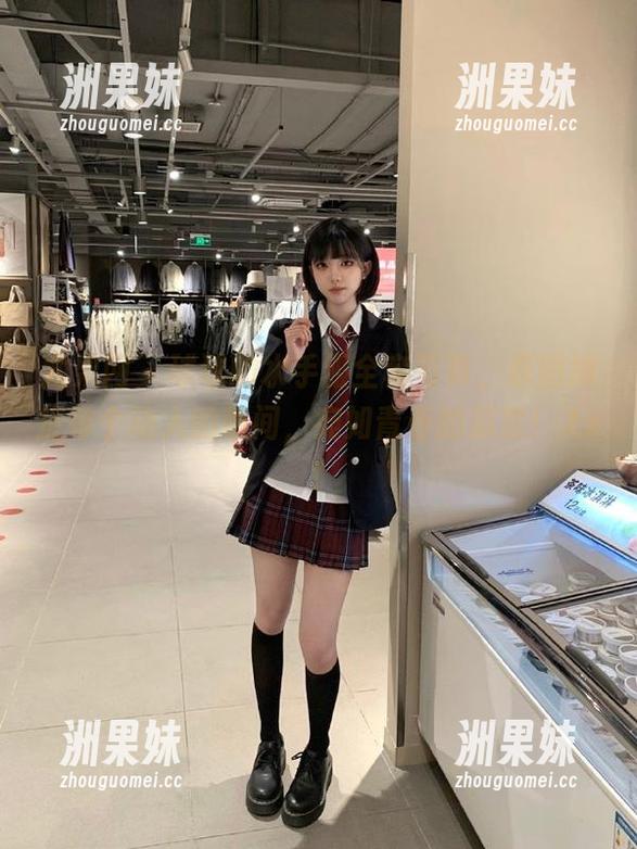 尤果网 - 球球的水手服全套写真，原图捕捉每个动人的瞬间，宛如青春的篇章！.txt