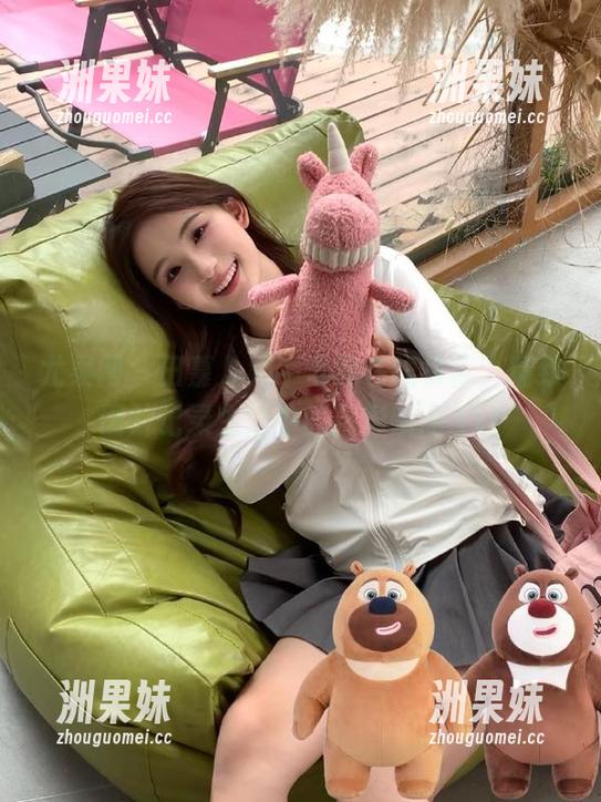 尤果网 - 田慕儿奶牛写真在线集合，精致图片记录生活中的精彩瞬间.txt