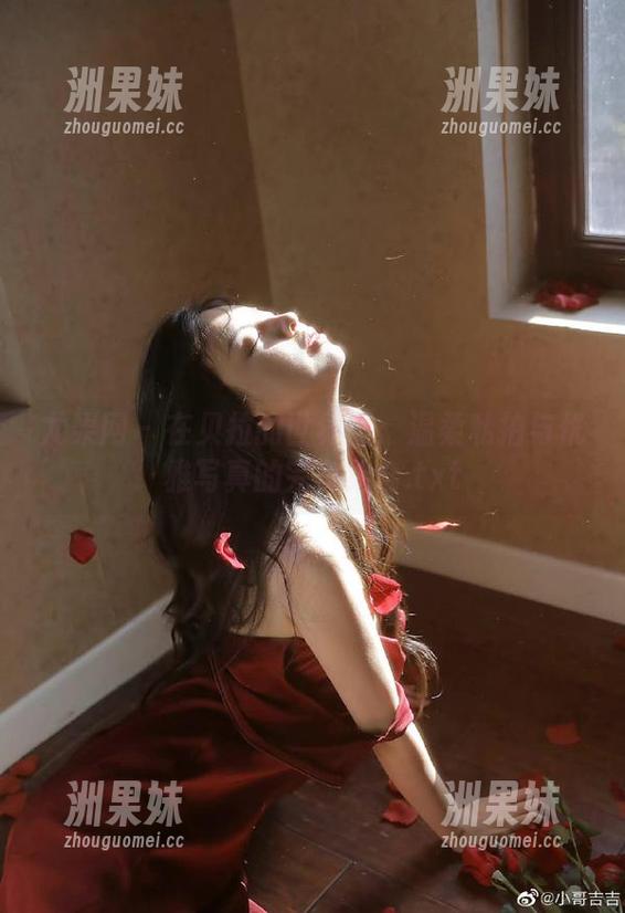 尤果网 - 在贝拉的世界里：温柔私拍与优雅写真的完美结合.txt