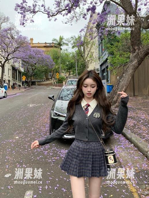 尤蜜荟 - Egg-尤妮丝白裙写真最新合集：每一帧都像诗一般诉说着夏日的浪漫故事！.txt