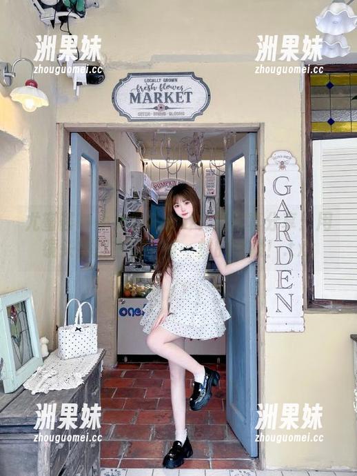 尤蜜荟 - 小海臀Rena礼服写真分享：用镜头捕捉生活中每一刻的优雅！.txt