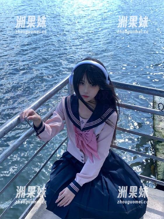 尤蜜荟 - 下载小海臀Rena双人写真集，感受浪漫与艺术的完美结合，尽在每一张画面！.txt