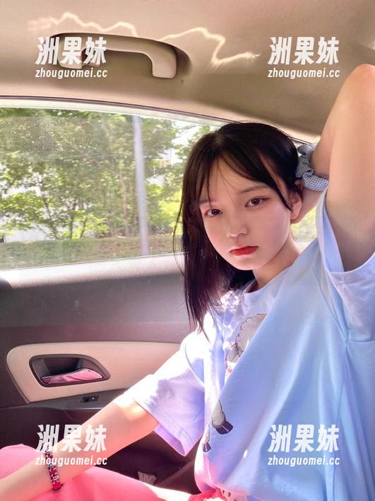微密圈 - 在喧嚣中寻找宁静：就是阿朱啊的人来人往私拍作品.txt