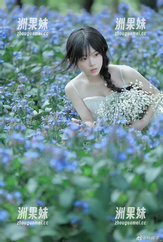 走进“抱走莫子aa”的“2B靡烟旗袍”作品集，分享无与伦比的精致感！.txt