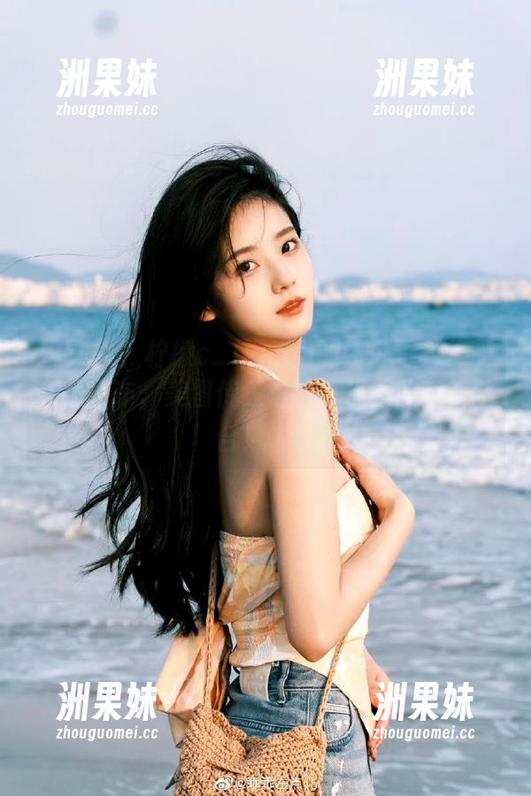 推女神 - 柠檬c_lemon的纯白写真作品在线发布，美图传递清新与优雅的完美结合！.txt