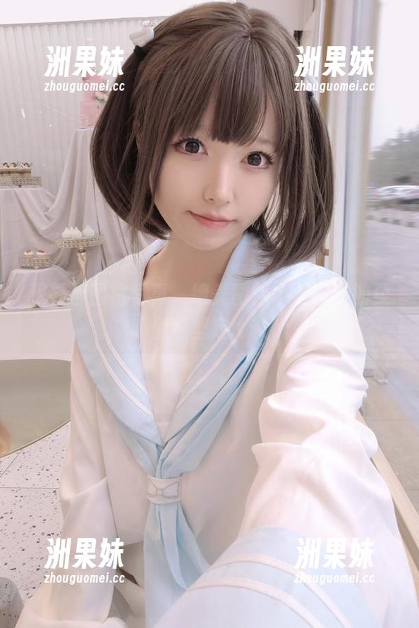 朝雾爱围裙写真，绝美图像中流露出的柔情与坚定.txt