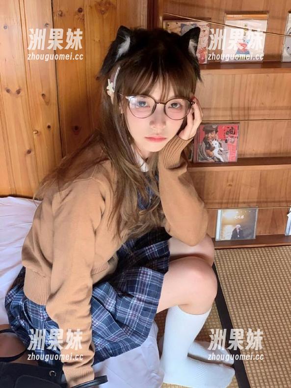 微密圈 - 李嘉欣97黑色写真在线展示，展现她独特的姿态与无尽魅力.txt