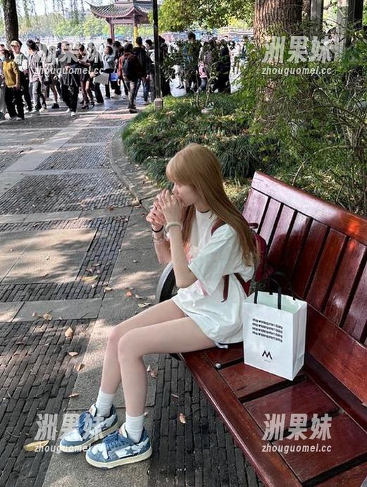 微密圈 - 林子喵Lynne浴室搞笑写真，快来领取属于你的免费图片吧！.txt