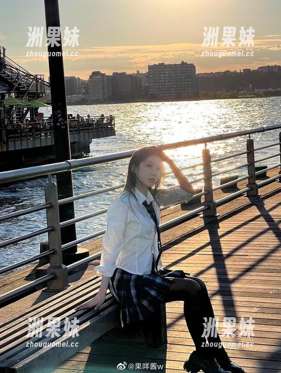 超可爱的果咩酱w，私房美腿合集，带你领略时尚与优雅的完美结合！.txt