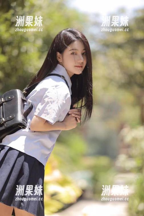 果团网 - 在Miss琪的温柔写真里，找到那份仅属于你的原图壁纸之美.txt