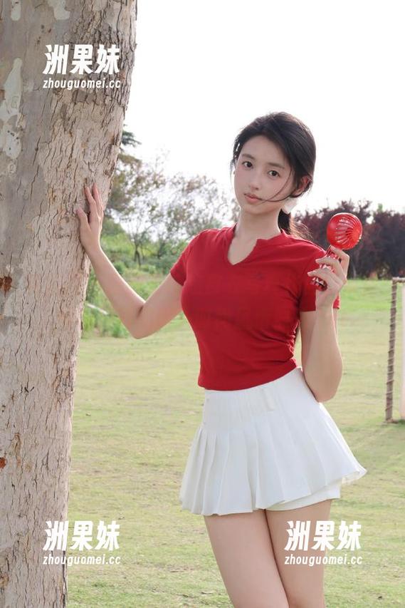 果团网 - 最新王婉悠皮衣写真作品，带你领略别样的街头时尚风情照片.txt