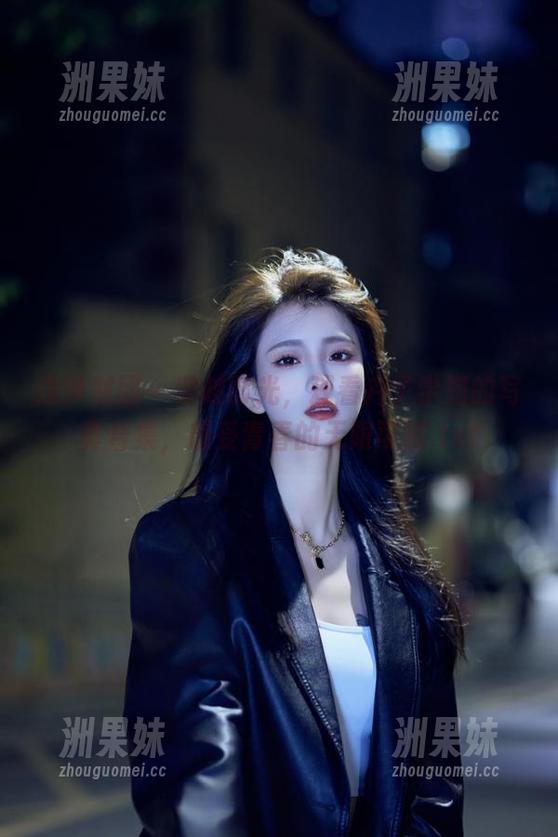 森萝财团 - 穿越时光，观看卉子学姐的写真合集，感受青春的无限可能.txt