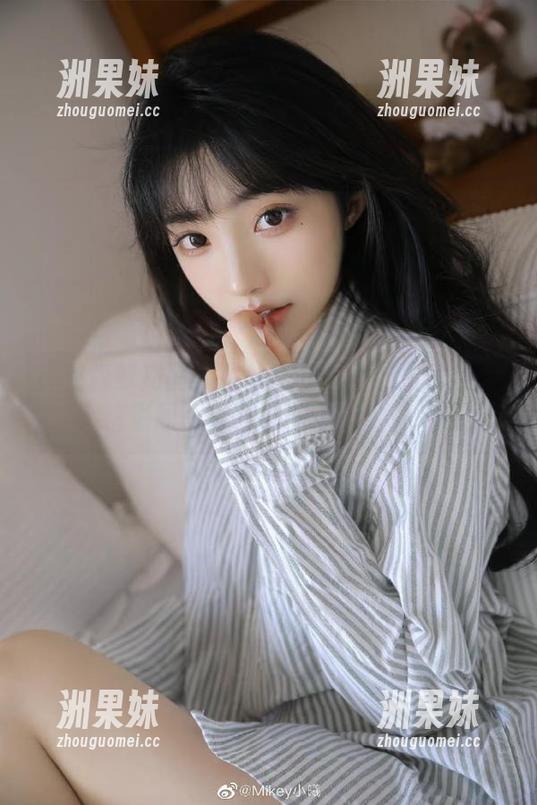 探秘森萝财团：白丝美足少女的魅惑世界，精彩原图与图集任你欣赏！.txt