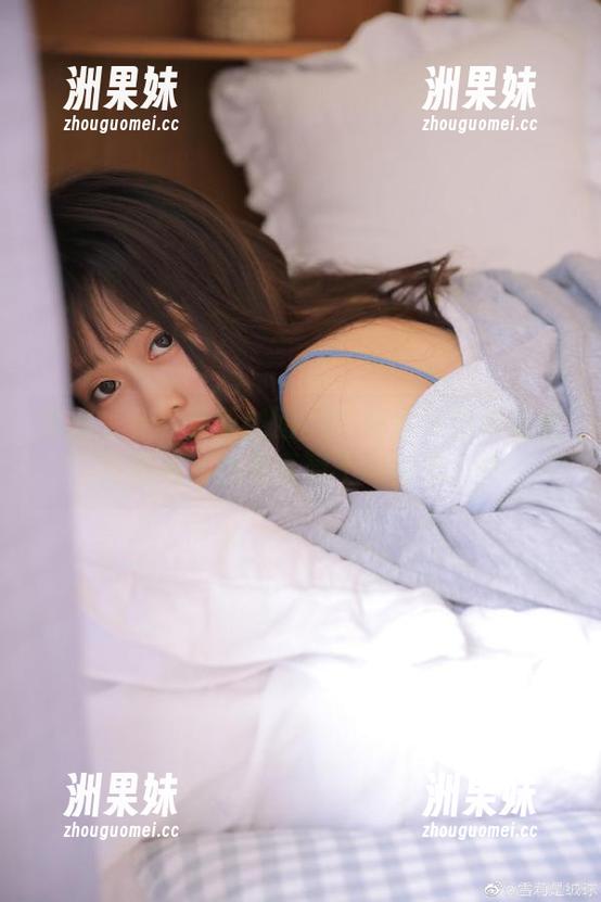 震撼来袭！森萝财团80D肉丝踩薯片完整写真集，视觉享受不容错过.txt