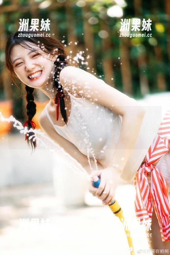 模范学院 - 柳侑绮Sevenbaby女神魅力写真合集：图集中的每一瞬都令人心动.txt