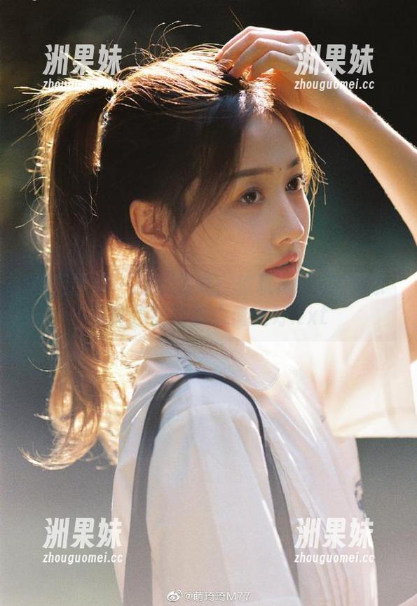 模范学院 - 福利狂欢：软软Roro的居家写真作品让你心情大好.txt
