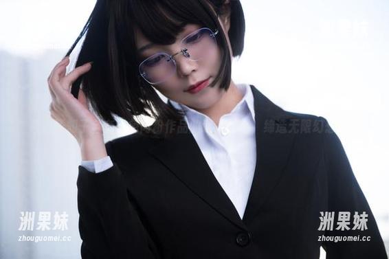 领略汪知子全套蓝色闪粉作品的迷人魅力，缔造无限幻想.txt