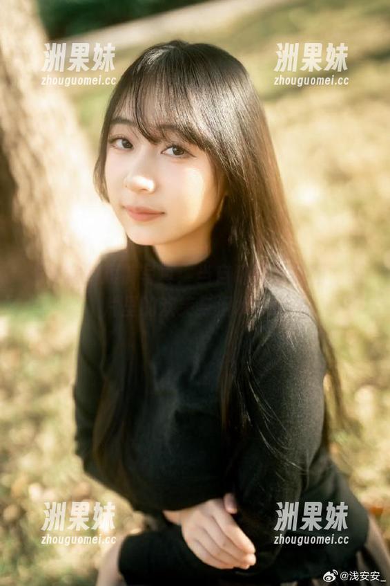 浅安安的短裤写真：当自嘲成为美丽，图片里的欢笑与泪水.txt