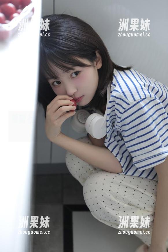 爱蜜社 - 探索冰冰儿的白色理念——无圣光写真展现纯粹与质感.txt