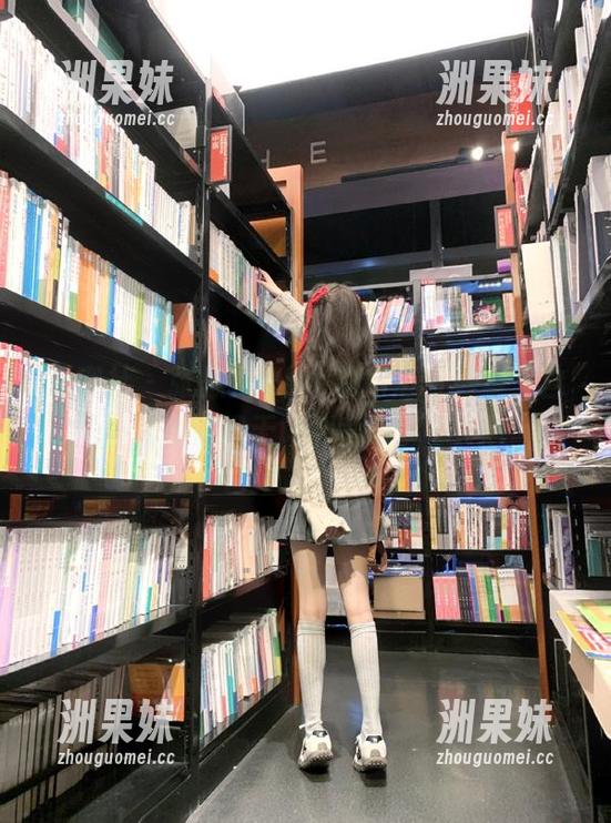 爱蜜社 - 张思允Nice的高清写真集，白丝风格展现无限创意与灵感.txt