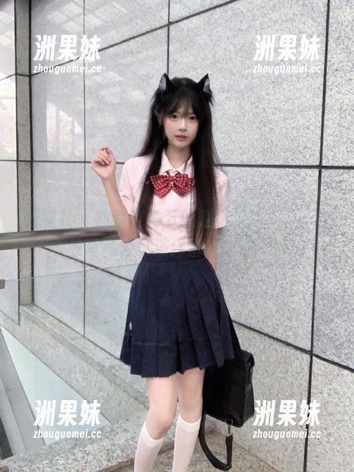 爱蜜社 - 独特视角下的赵小米Kitty：豹纹写真合集演绎留白之美.txt