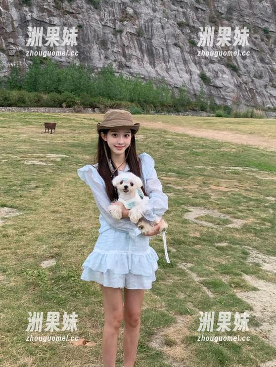 物恋传媒 - 灰丝与私拍：婷婷的图片带你领略不一样的风情！.txt
