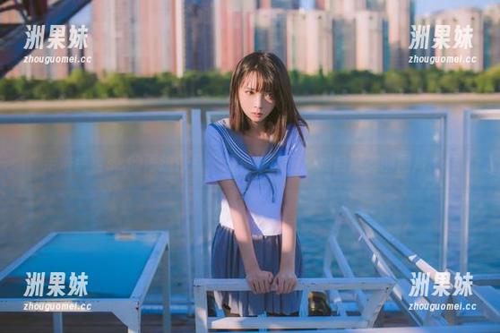 走进疯猫ss的海边作品：观看她如何捕捉自然美的图片.txt