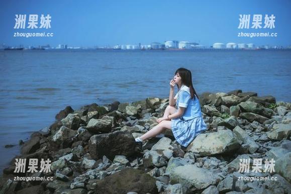 疯猫ss呈现蓝色精灵作品，打开观看她别样美丽的视觉之旅.txt